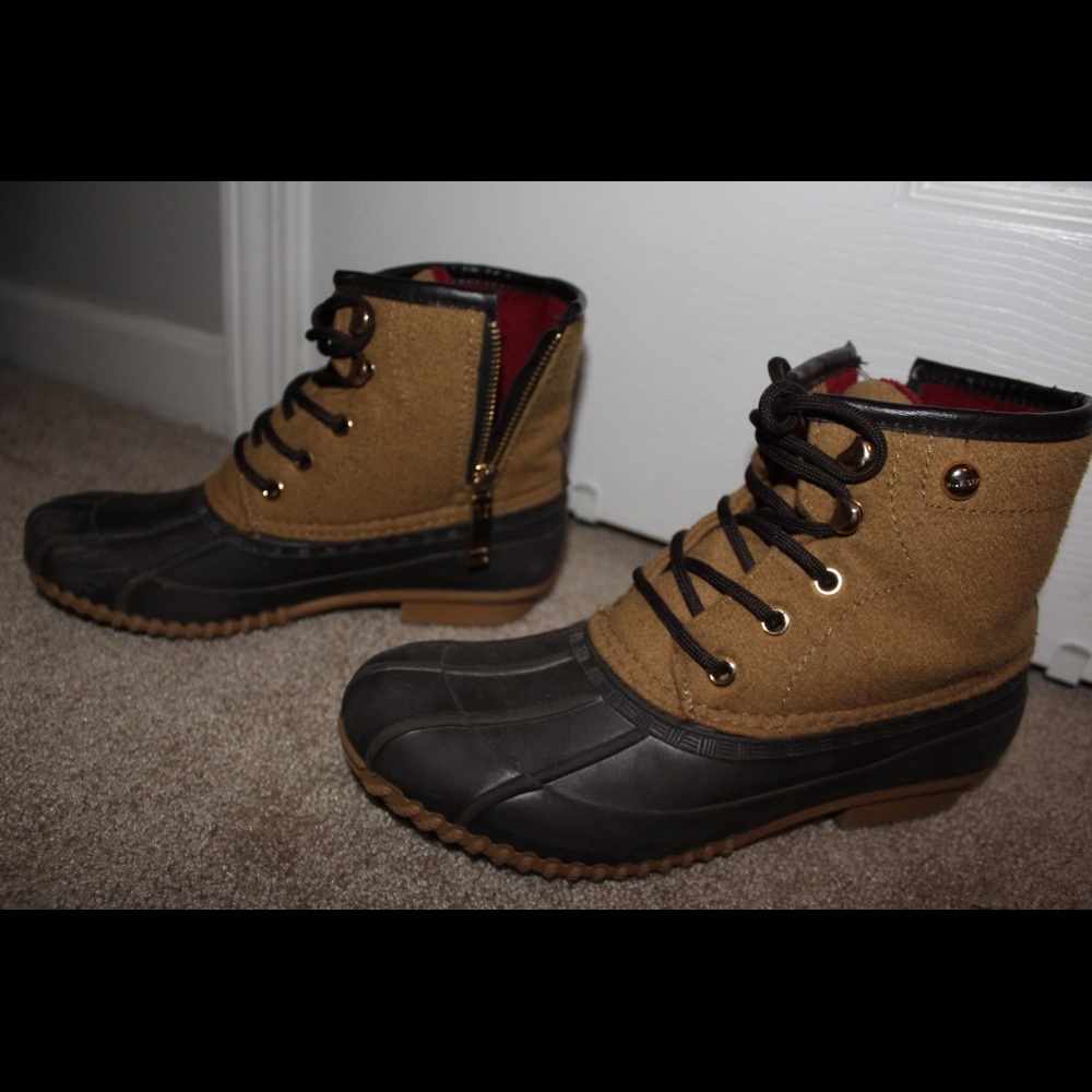 Tommy Hilfiger size 8 boots